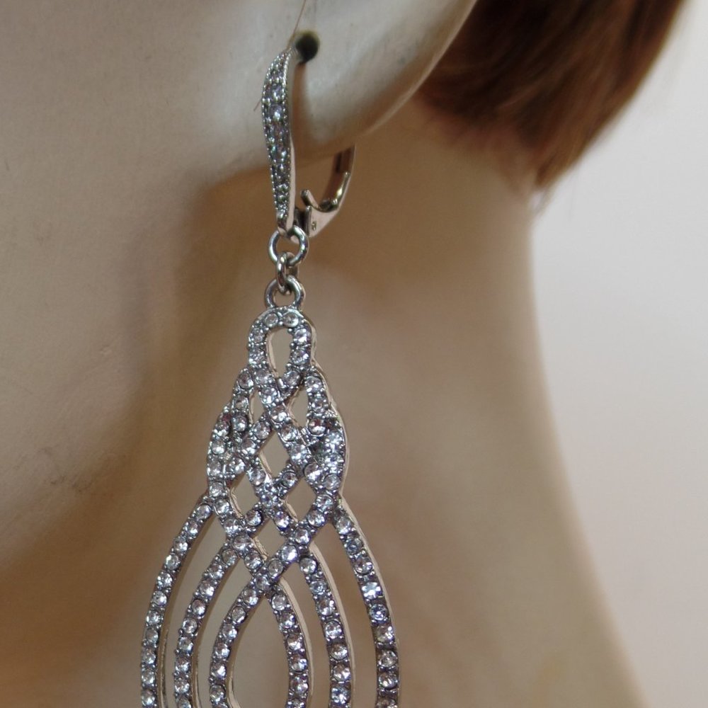 Sparkling Silvertone Chandelier Leverback Earrings Brand New On Card (Bee Logo) - Picture 3 of 10